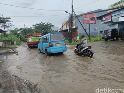 Jalan Paccerakkang Makassar Tergenang Usai Diguyur Hujan Sejak Pagi