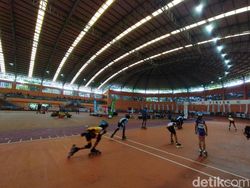 Atlet Sepatu Roda Jakarta Keluhkan Atap JIRTA yang Masih Saja Bocor
