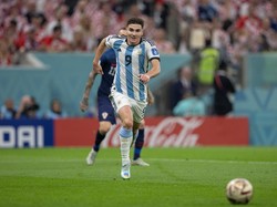 Si Petarung Julian Alvarez yang Bikin Messi Enjoy