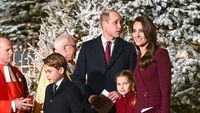 Foto: Gaya Kompak Keluarga Kerajaan Inggris di Konser Natal, Sindir Meghan?