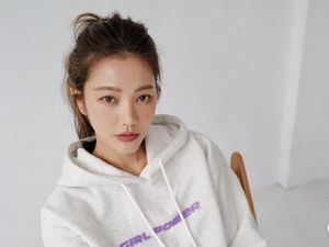 Wanita 47 Tahun dengan Wajah Seperti Remaja, Bikin Geger Netizen Wanita 47 Tahun dengan Wajah Seperti Remaja, Bikin Geger Netizen
