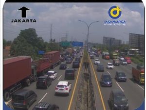 Akhir Pekan, Tol Jakarta-Tangerang Macet di Sejumlah Titik