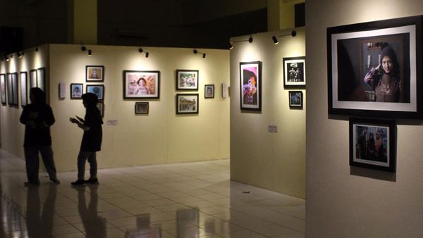 Mengenal Lebih Dalam Generasi Z Lewat Bingkai Foto