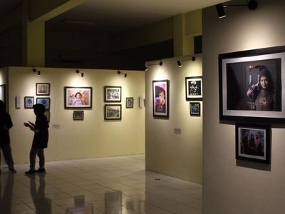 Mengenal Lebih Dalam Generasi Z Lewat Bingkai Foto
