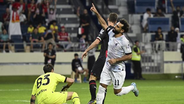 DUBAI, UNITED ARAB EMIRATES - DECEMBER 16: ( THE SUN OUT,THE SUN ON SUNDAY OUT) Mohamed Salah of Liverpool scores the first goal   at Al Maktoum Stadium on December 16, 2022 in Dubai, United Arab Emirates. (Photo by Nick Taylor/Liverpool FC/Liverpool FC via Getty Images)