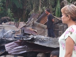 Korban Kebakaran Dekat Bandara Ngurah Rai Selamatkan Sisa Harta Benda