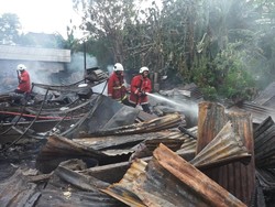 Detik-detik Kebakaran Rumah Kos di Selatan Bandara Ngurah Rai