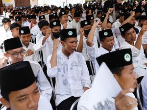 Santri di Bandung Puji Upaya Ganjar Setarakan Pendidikan Pesantren