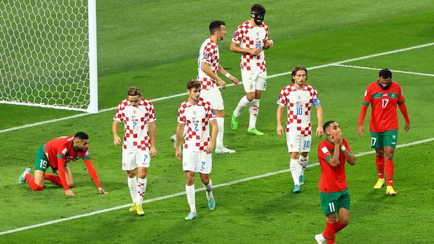 Soccer Football - FIFA World Cup Qatar 2022 - Third-Place Playoff - Croatia v Morocco - Khalifa International Stadium, Doha, Qatar - December 17, 2022 Morocco's Youssef En-Nesyri, Abdelhamid Sabiri and Sofiane Boufal react after a missed chance REUTERS/Bernadett Szabo