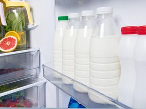 Susu Sebaiknya Tak Ditaruh di Pintu Kulkas, Ini Sebabnya
