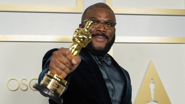 Tyler Perry Tyler Perry, winner of the Jean Hersholt Humanitarian Award, poses in the press room at the Oscars on April 25, 2021, at Union Station in Los Angeles. (Photo by Chris Pizzello / POOL / AFP)