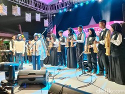 Para Disabilitas Unjuk Kebolehan Main Angklung di Depan Menparekraf