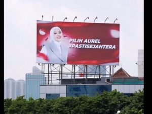 Terjawab! Ini Maksud Wajah Aurel Hermansyah Terpampang di Baliho