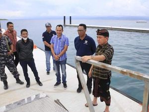 Suwirta: Jembatan Dermaga Banjar Nyuh Dilalui 5 Orang Sudah Melengkung Suwirta: Jembatan Dermaga Banjar Nyuh Dilalui 5 Orang Sudah Melengkung