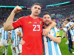 Emi Martinez Rela Potong Gaji Asal Messi Mau ke Aston Villa