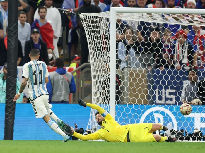 LUSAIL CITY, QATAR - DECEMBER 18: Angel Di Maria of Argentina scores the team's second goal past Hugo Lloris of France during the FIFA World Cup Qatar 2022 Final match between Argentina and France at Lusail Stadium on December 18, 2022 in Lusail City, Qatar. (Photo by Lars Baron/Getty Images)