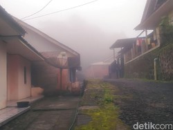 Melihat Fenomena Hari Tanpa Matahari di Dusun Jotang Majalengka