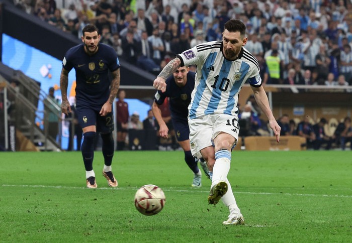 LUSAIL CITY, QATAR - DECEMBER 18: Lionel Messi of Argentina scores a penalty to make it 1-0 during the FIFA World Cup Qatar 2022 Final match between Argentina and France at Lusail Stadium on December 18, 2022 in Lusail City, Qatar. (Photo by Ian MacNicol/Getty Images)