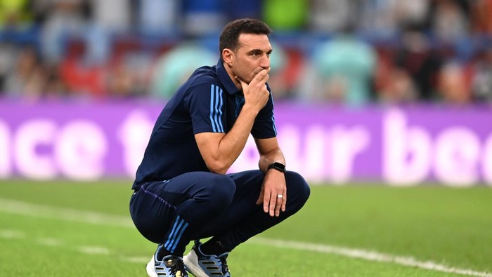 LUSAIL CITY, QATAR - DECEMBER 13: Lionel Scaloni, Head Coach of Argentina, looks on during the FIFA World Cup Qatar 2022 semi final match between Argentina and Croatia at Lusail Stadium on December 13, 2022 in Lusail City, Qatar. (Photo by Michael Regan - FIFA/FIFA via Getty Images)