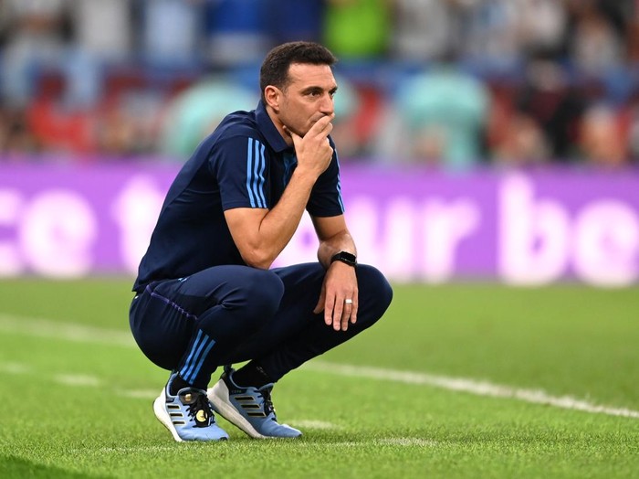 LUSAIL CITY, QATAR - DECEMBER 13: Lionel Scaloni, Head Coach of Argentina, looks on during the FIFA World Cup Qatar 2022 semi final match between Argentina and Croatia at Lusail Stadium on December 13, 2022 in Lusail City, Qatar. (Photo by Michael Regan - FIFA/FIFA via Getty Images)