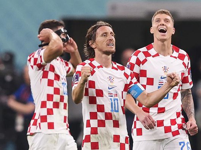 DOHA, QATAR - DECEMBER 17: Croatia players celebrate after the FIFA World Cup Qatar 2022 3rd Place match between Croatia and Morocco at Khalifa International Stadium on December 17, 2022 in Doha, Qatar. (Photo by Alex Livesey - Danehouse/Getty Images)