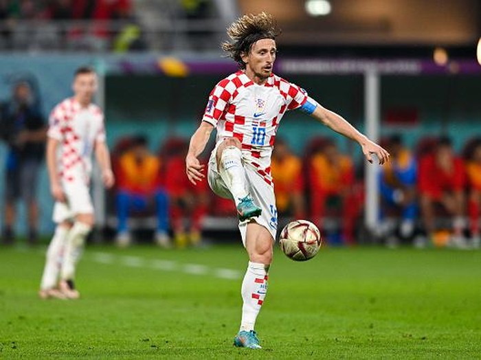 DOHA, QATAR - DECEMBER 17: Luka Modric of Croatia controlls the ball during the 3rd Place - FIFA World Cup Qatar 2022 match between Croatia and Morocco at the Khalifa International Stadium on December 17, 2022 in Doha, Qatar (Photo by Pablo Morano/BSR Agency/Getty Images)