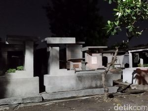 Eksistensi Prostitusi Makam Kembang Kuning Surabaya