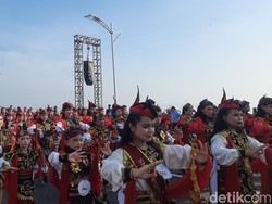 Tari Remo Massal Pelajar SD-SMP Se-Surabaya Tercatat Rekor MURI