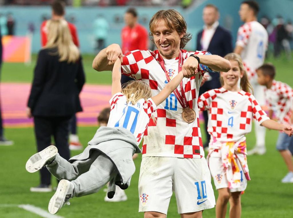 Momen Modric Ajak Anak Rayakan Kroasia Finis Ketiga Piala Dunia 2022
