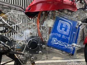 Tak Perlu Baja, Akrilik Juga Kuat jadi Rangka Motor Tak Perlu Baja, Akrilik Juga Kuat jadi Rangka Motor