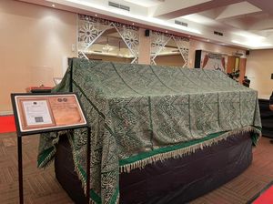 Ustaz Zacky Mirza Gelar Pameran Barang Peninggalan Rasulullah Ustaz Zacky Mirza Gelar Pameran Barang Peninggalan Rasulullah