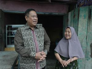 Bupati Dairi Tinjau Langsung Perbaikan Jalan di Kecamatan Sidikalang