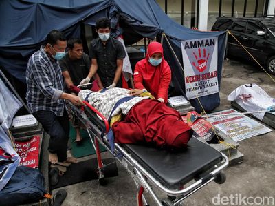 Peserta Aksi Mogok Makan di Komnas HAM Dilarikan Ke Rumah Sakit