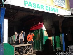 Pasar Ciawi Tasik Kebakaran, Polisi: 200 Kios Terbakar!