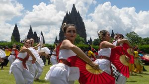 Potret Ribuan Orang Meriahkan Jogja Menari di Prambanan