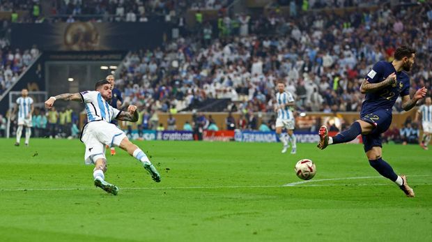 Soccer Football - FIFA World Cup Qatar 2022 - Final - Argentina v France - Lusail Stadium, Lusail, Qatar - December 18, 2022  France's Theo Hernandez attempts to save a shot from Argentina's Rodrigo De Paul REUTERS/Hannah Mckay