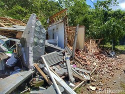 6 Rumah di Nagreg Rusak Tertimpa Longsor!