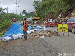Jalan Trans Sulawesi Enrekang-Toraja Ambles, 1 Rumah Warga Ambruk