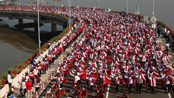 65.945 Pelajar Pecahkan Rekor MURI Tari Remo Massal di Surabaya