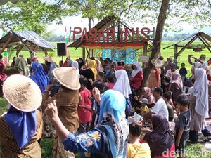 Uniknya Pasar Inis Purworejo, Tempat Kulineran di Tengah Sawah