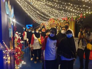 Akpol 2010 Ajak Penghuni Panti Jompo Wisata ke Jakarta Aquarium Akpol 2010 Ajak Penghuni Panti Jompo Wisata ke Jakarta Aquarium