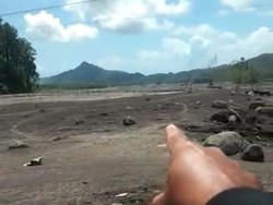 Erupsi Semeru Paksa Warga Terjang Pasir Isap di Aliran Lahar Dingin