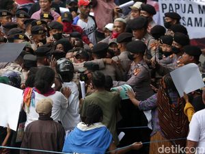 Sempat Ricuh, Polisi Berhasil Urai Massa Aksi di Depan Kantor PBB Jakarta