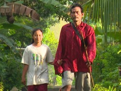 Berbaktinya Amel Rawat Ayah yang Strok Seorang Diri: Kita Bantu, Yuk