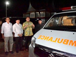 Andre Rosiade Beri Ambulans-Bantuan ke Masjid di Nagari Kamang Hilir