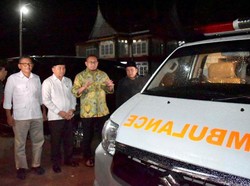 Andre Rosiade Beri Ambulans-Bantuan ke Masjid di Nagari Kamang Hilir