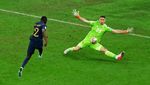 Emiliano Martinez Raih Penghargaan Kiper Terbaik Dunia Yashin Trophy 2023