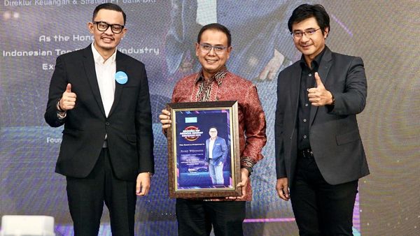 Bank DKI Raih The Top 20 Financial Services 2022