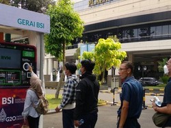 Nasabah BSI Yogyakarta Bisa Tukarkan Botol Plastik Bekas Jadi Uang