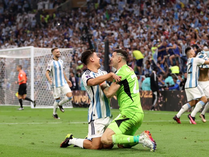 LUSAIL CITY, QATAR - DECEMBER 18: Paulo Dybala and Emiliano Martinez of Argentina celebrate the fourth and winning penalty by Gonzalo Montiel in the penalty shootout during the FIFA World Cup Qatar 2022 Final match between Argentina and France at Lusail Stadium on December 18, 2022 in Lusail City, Qatar. (Photo by Lars Baron/Getty Images)